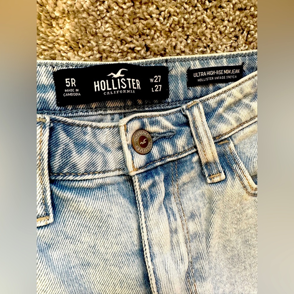 Hollister Ultra High Rise Mom Jeans size 5R